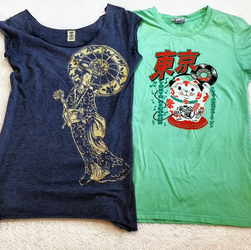 Bundled Lucky Brand Jeans 2 t-shirts size Medium
